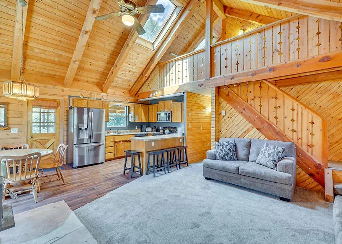 Holiday home W/ Deck: 3 Mi To Luna Lake! Alpine