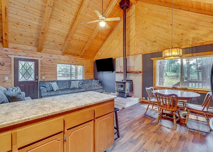 Holiday home W/ Deck: 3 Mi To Luna Lake! Alpine