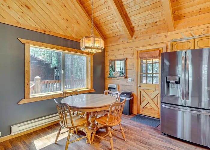 Holiday home W/ Deck: 3 Mi To Luna Lake! Alpine