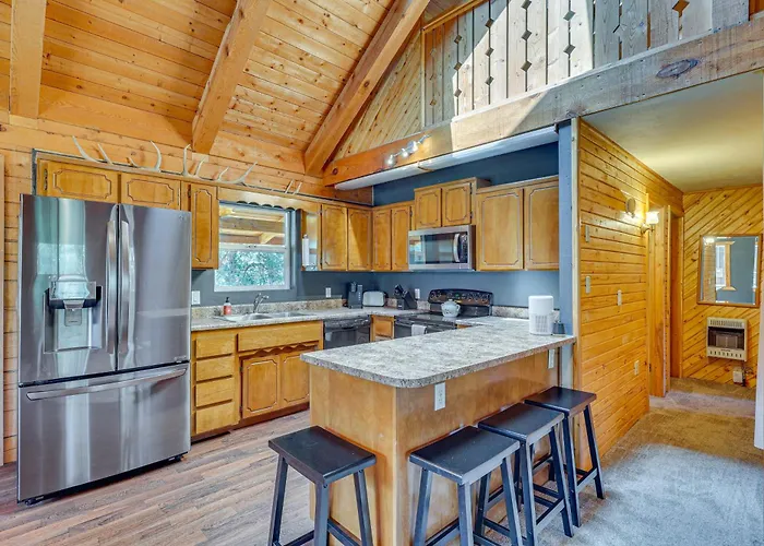 W/ Deck: 3 Mi To Luna Lake! Holiday home Alpine