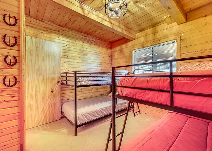 W/ Deck: 3 Mi To Luna Lake! Holiday home Alpine