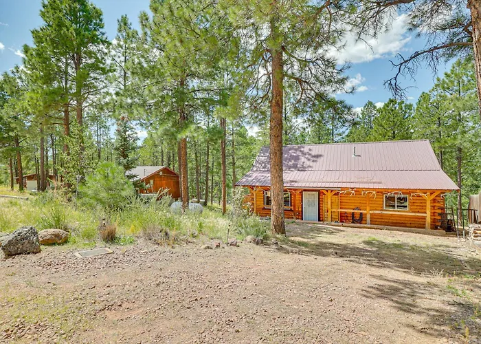 Holiday home W/ Deck: 3 Mi To Luna Lake!