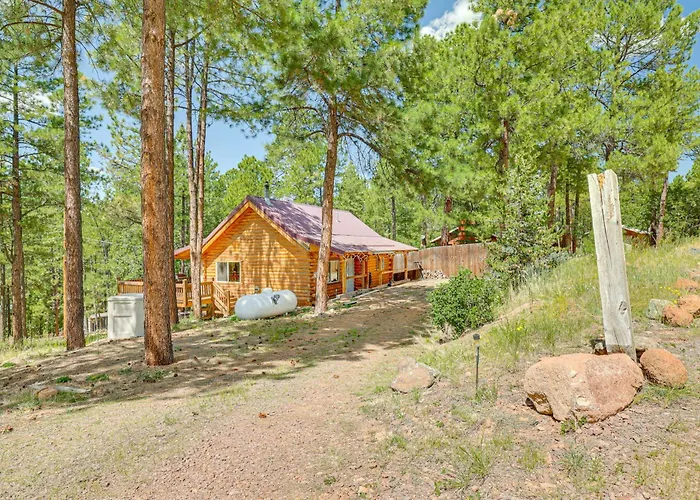 Holiday home W/ Deck: 3 Mi To Luna Lake! Alpine